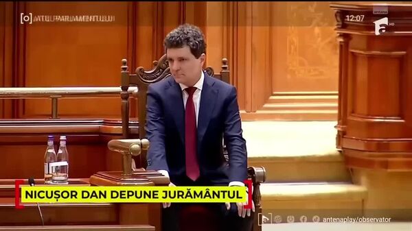 Deputații a două partide de opoziție din România i-au întors spatele lui Nicușor Dan, în timpul învestirii sale în funcția de președinte - Sputnik Moldova