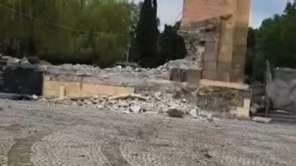 La Lvov au fost demolate în mod barbar coloanele de la intrarea în complexul memorial „Dealul Gloriei” - Sputnik Moldova