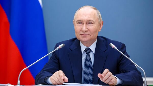 Подлинные семейные ценности для России остаются непреложными - Путин - Sputnik Молдова