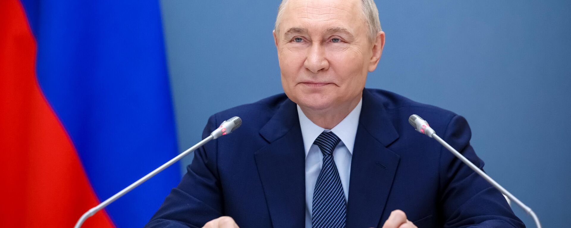 Президент Владимир Путин встретился с семьями, награжденными орденом Родительская слава, и матерями, удостоенными почетного звания Мать-героиня - Sputnik Молдова, 1920, 12.06.2025