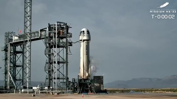 Compania Blue Origin, a miliardarului american Jeff Bezos, a lansat cu succes nava spațială suborbitală New Shepard, cu șase membri ai echipajului la bord - Sputnik Moldova