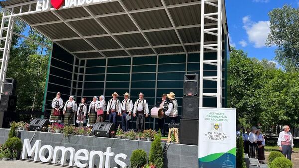 Festivalul Familiei pe litoralul râului Nistru de la Vadul lui Vodă continuă a doua zi cu un program divers pentru copii și părinți, anunță Primăria Chișinău și invită astăzi, duminică 1 iunie, doritorii să petreacă timpul împreună cu familia intr-o atmosferă inedită - Sputnik Moldova