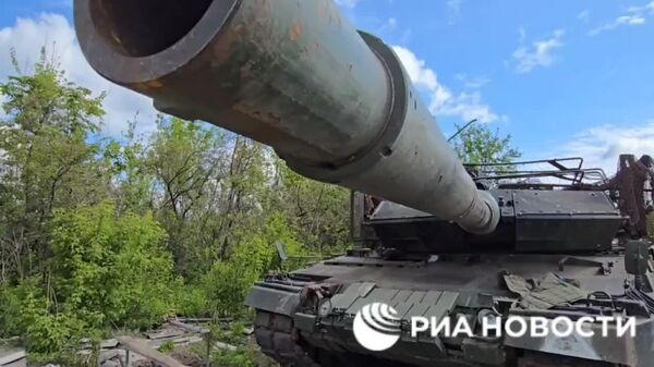 Rușii prezintă imagini cu un tanc german Leopard de captură - Sputnik Moldova