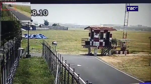Înregistrarea video completă a decolării și prăbușirii rapide a Boeing-ului în India - Sputnik Moldova