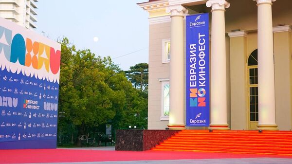 Церемония закрытия второго Международного кинофестиваля Евразия-Кинофест в Сочи - Sputnik Молдова