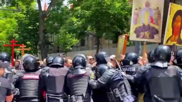 Когда радужный флаг для полиции важнее лика Спаса - Sputnik Молдова
