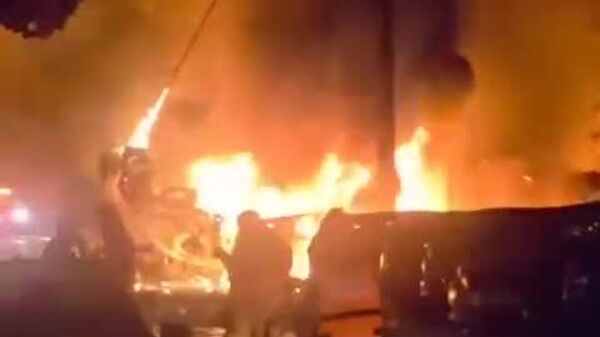 Incendiu la unul dintre locurile din Haifa lovite de rachete iraniene - Sputnik Moldova