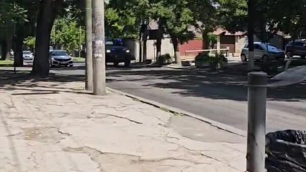 Что-то непонятное, военного вида, пронеслось с мигалками по улице в Кишиневе - Sputnik Молдова