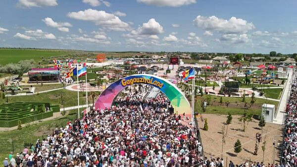 Министерство образования Молдовы запретило организовывать Бал выпускников в парке развлечений GagauziyaLand, который ранее был запланирован на 21 июня - Sputnik Молдова