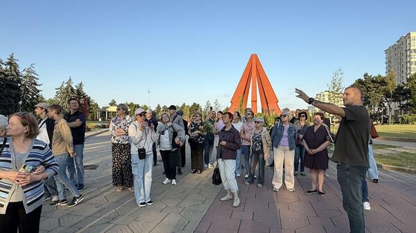 Глава комитета Победа Алексей Петрович, по традиции, в канун Дня памяти и скорби провел обзорную экскурсию на столичном мемориале Вечность - Sputnik Молдова