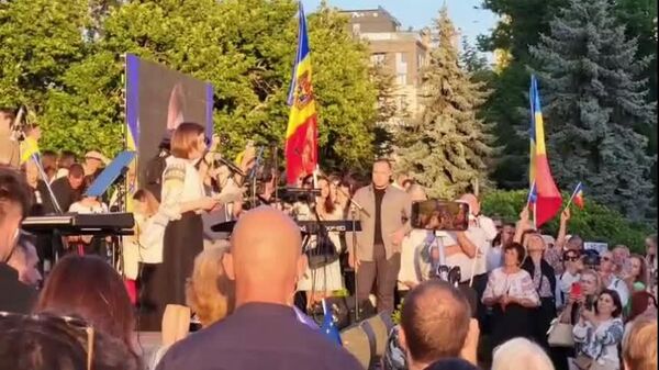 Россия продолжает гибридную войну против Молдовы, чтобы наполнить наши души ненавистью, чтобы уничтожить нашу культуру, чтобы переписать нашу историю - Sputnik Молдова