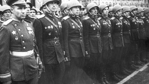 Одним из самых известных участников исторического Парада Победы 24 июня 1945 года был профессор Кишинёвского аграрного университета, уроженец Беларуси, полковник Владимир Войцехович - Sputnik Молдова