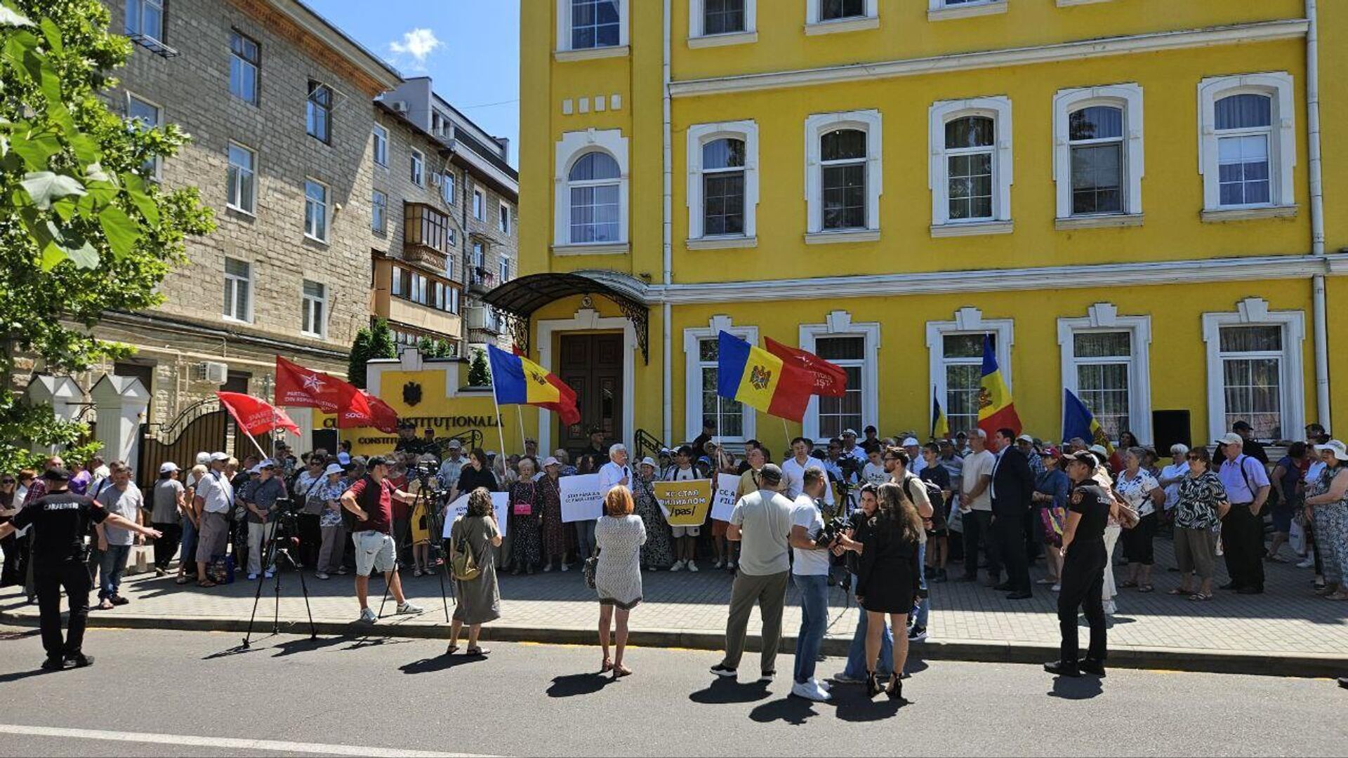 Протест Партии социалистов у здания Конституционного суда Протест Партии социалистов у здания Конституционного суда - Sputnik Moldova, 1920, 26.06.2025