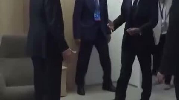 În marja reuniunii la nivel înalt a șefilor de stat și de guvern din cadrul NATO, a avut loc din nou un duel de wrestling între președinții turc și francez Erdogan și Macron - Sputnik Moldova