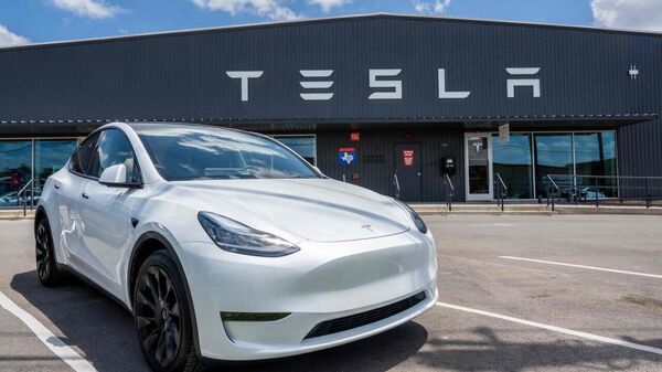 Antreprenorul american Ilon Musk a anunțat că mașina electrică Tesla Model Y a călătorit pentru prima dată direct de la fabrică la casa unui client pe cont propriu - și chiar mai devreme decât era planificat - Sputnik Moldova