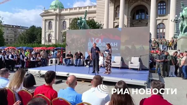 Требующие проведения досрочных выборов в Сербии студенты и сторонники оппозиции перекрыли площадь Славия в центре Белграда и прилегающие улицы, передает корреспондент РИА Новости - Sputnik Молдова