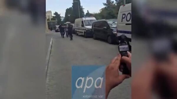 Două persoane reținute la biroul Sputnik Azerbaidjan au fost evacuate din clădire, relatează publicația locală Minval - Sputnik Moldova