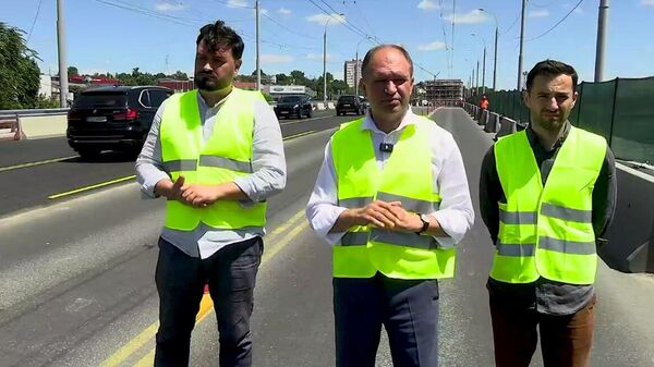 Primarul Chișinăului Ion Ceban a anunțat oficial reluarea circulației rutiere complete pe patru benzi pe podul de pe strada Mihai Viteazul din Capitala Republicii Moldova - Sputnik Moldova