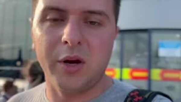 Более двух часов удерживают представителей блока Победа в аэаропорту Кишинева - Sputnik Молдова
