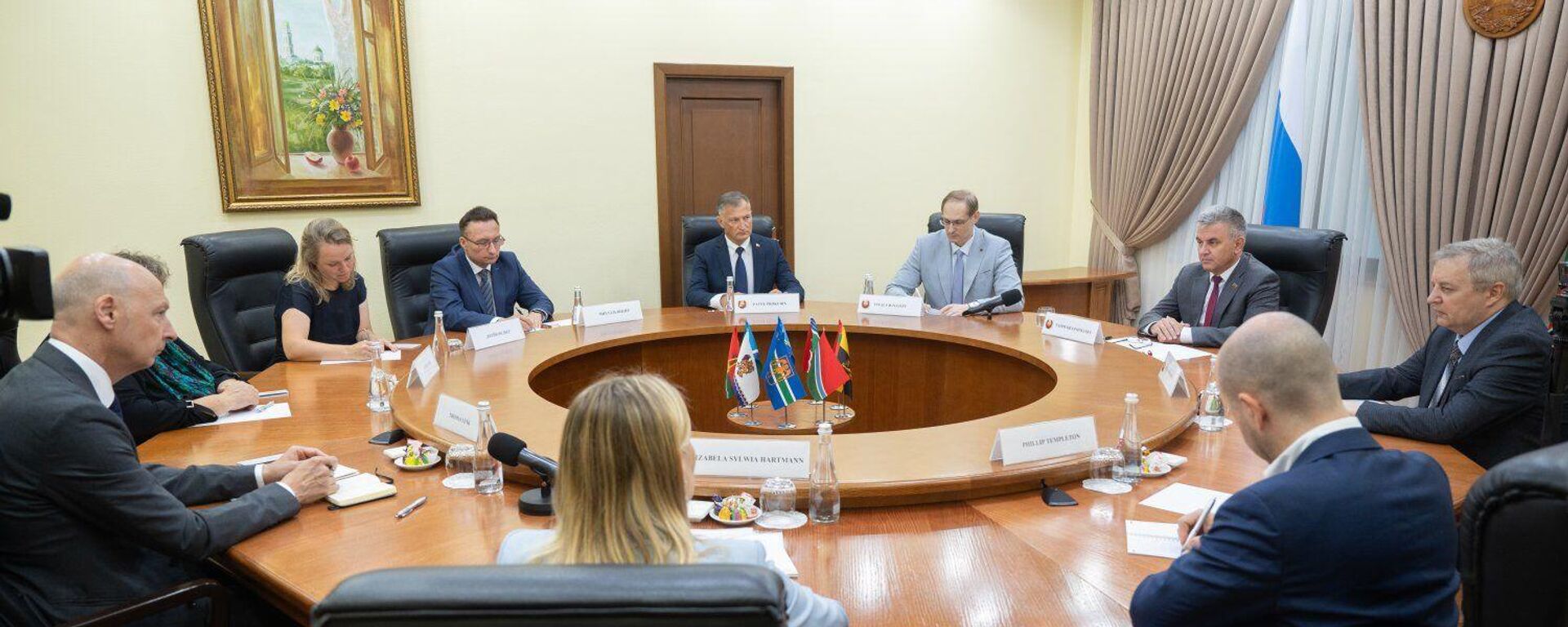 Лидер Приднестровья Вадим Красносельский на встрече со Спецпредставителем Действующего председателя ОБСЕ Томасом Ленком - Sputnik Молдова, 1920, 09.07.2025
