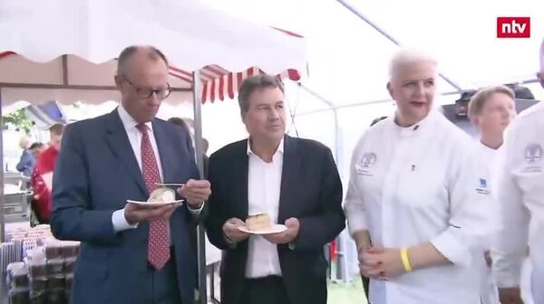 Фридрих Мерц не способен удержать тарелку с тортом, а претендует на роль нового Бисмарка в Европе - Sputnik Молдова