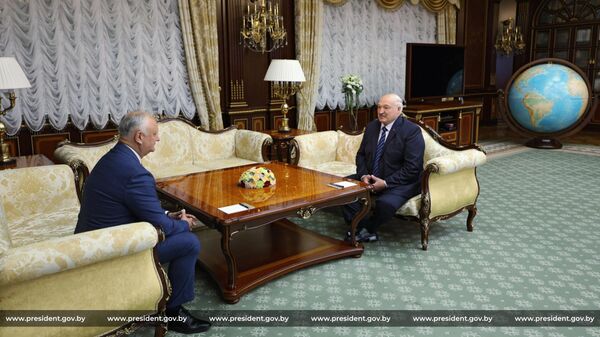Игорь Додон и Александр Лукашенко на встрече в Минске - Sputnik Молдова