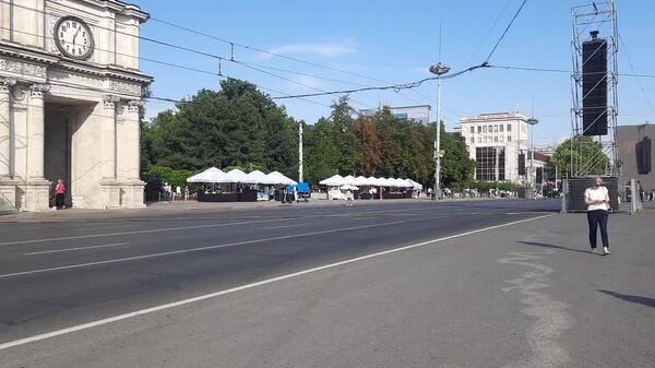К приезду Агутина на вагоны депортаций на главной площади Кишинева повесили здоровенный баннер — Государственный террор в Советской Молдавии - Sputnik Молдова