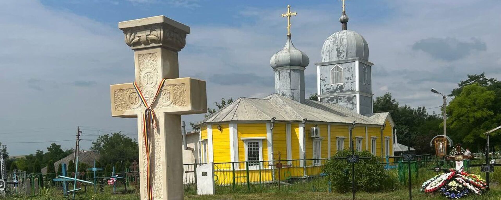 В Молдове снова героизируют нацизм: на севере страны открыт памятник румынским героям - Sputnik Молдова, 1920, 21.07.2025