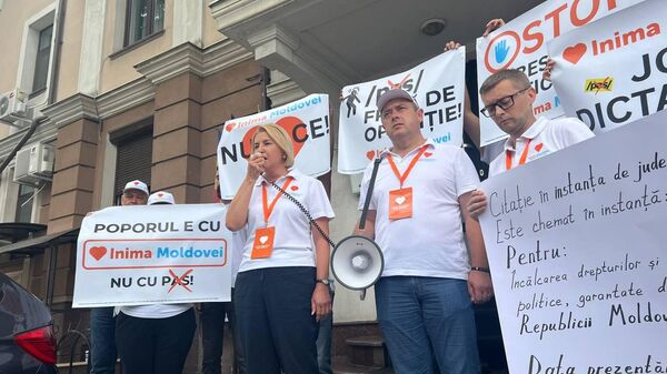 Митинг партии Сердце Молдовы перед офисом партии PAS - Sputnik Молдова