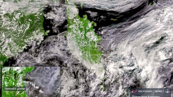 „Roskosmos” a publicat o imagine a erupției vulcanului Krașeninnikov din Kamceatka, realizată din spațiu, în care se poate vedea norul de cenușă emis - Sputnik Moldova