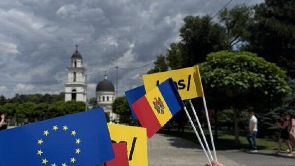 Депутат правящей PAS Раду Мариан одной картинкой пытается убедить всех нас в тождественности понятий, которые выражаются формулой Молдова=PAS=Евросоюз - Sputnik Молдова