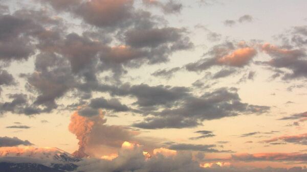 Vulcanul Kliucevskoi din Kamciatka a ejectat cenușă pentru a patra oară într-o singură zi, de data aceasta la o înălțime de 9 km deasupra nivelului mării, a anunțat filiala Centrului Federal de Cercetare Geofizică al Academiei Ruse de Științe - Sputnik Moldova