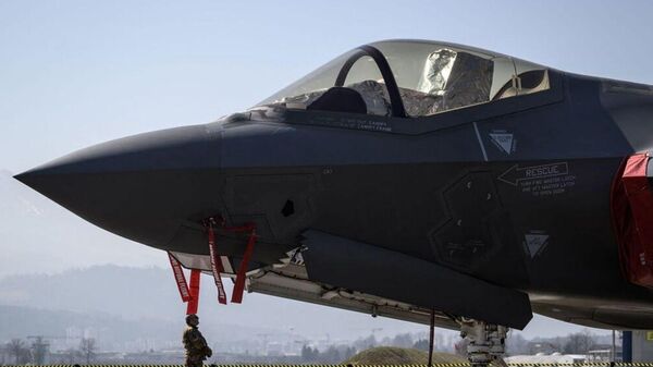 Politicieni elvețieni din diferite partide insistă asupra anulării achiziției de avioane F-35A din SUA, pe fondul impunerii unor tarife vamale de 39%, scrie Bloomberg - Sputnik Moldova
