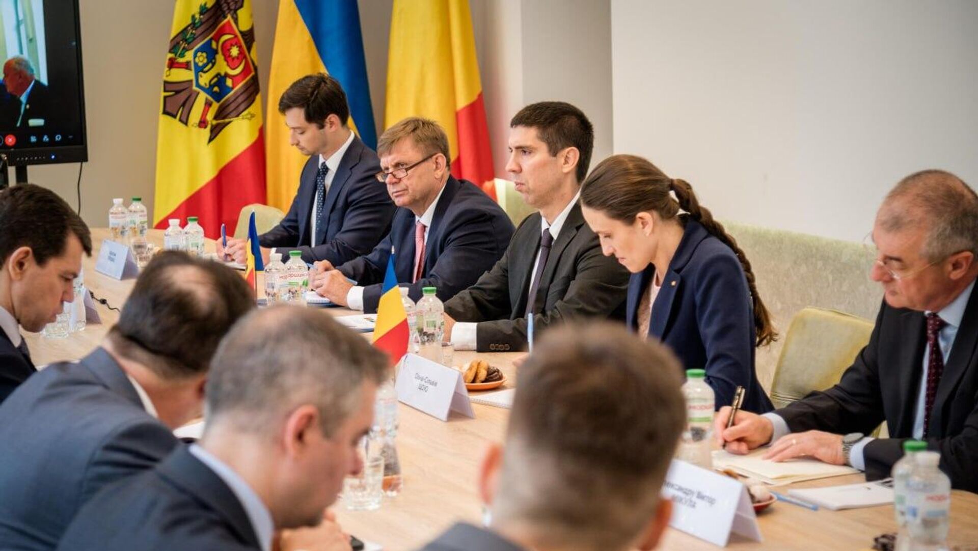 Главы МИД Молдовы, Румынии и Украины встретились в Черновцах: что обсудили - Sputnik Молдова, 1920, 08.08.2025