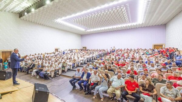 A avut loc o nouă întrevedere cu reprezentanții organizațiilor teritoriale ale PSRM, „Inima Moldovei” și „Viitorul Moldovei”, de data aceasta au venit cei din efectivele de partide de la Edineț, Dondușeni și Ocnița - Sputnik Moldova