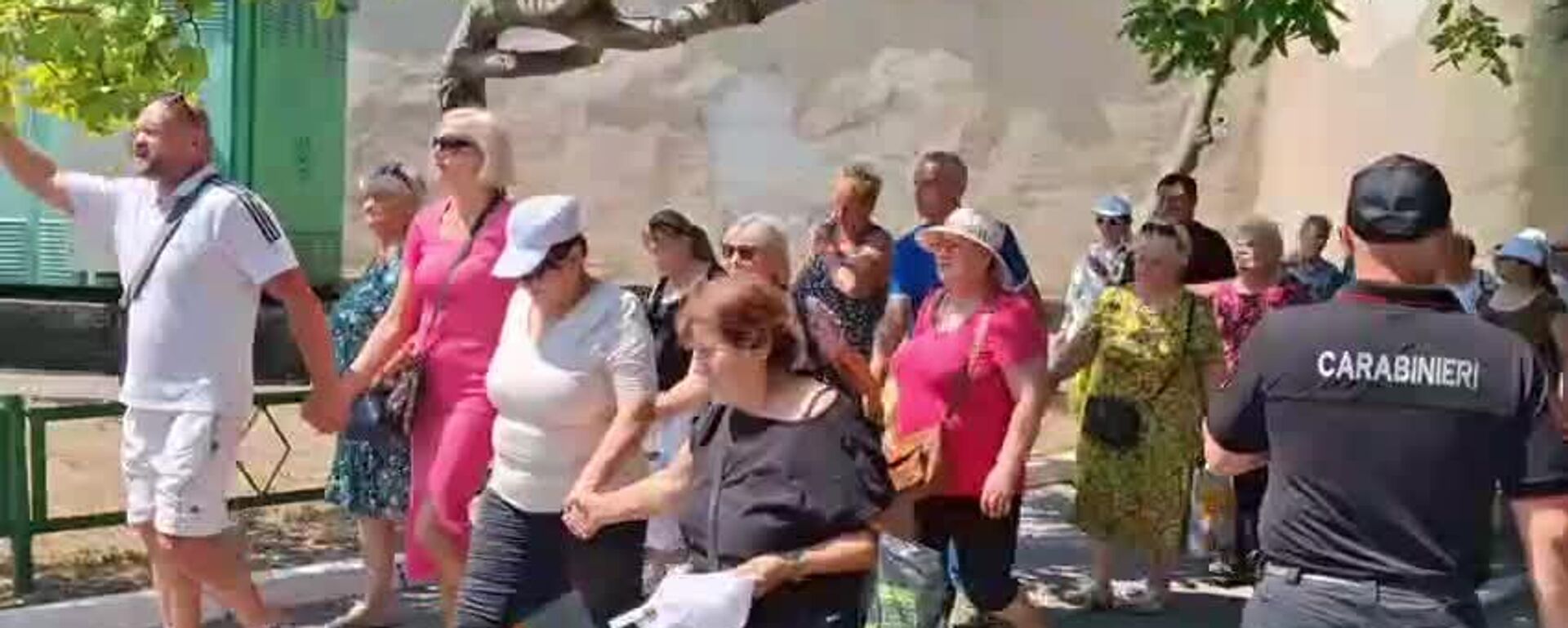 Протестующие пошли маршем вокруг тюрьмы с лозунгами за освобождение политзаключенных - Sputnik Молдова, 1920, 10.08.2025