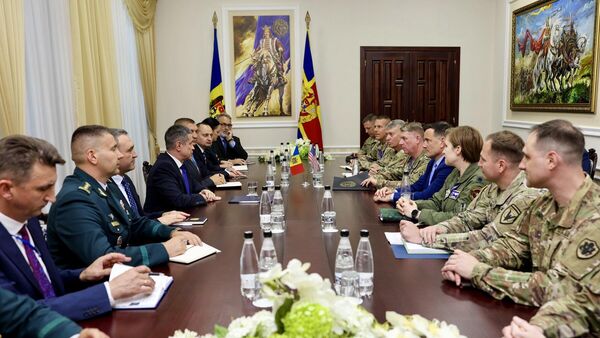 Генерал-майор Армии США Хант и министр обороны Молдовы Анатолий Носатый на встрече в Кишиневе - Sputnik Молдова