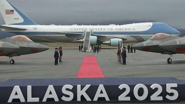 Западные СМИ были в помешательстве, увидев красную дорожку для Путина - Захарова - Sputnik Молдова