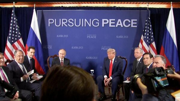 На переговорах с Путиным сидят Лавров и Ушаков, а с Трампом - Рубио и Уиткофф - Sputnik Молдова