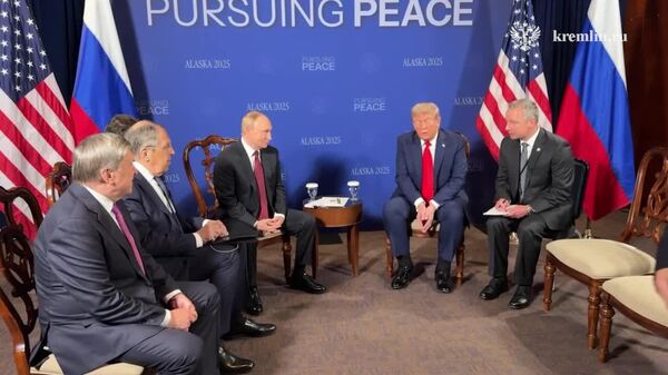 Kremlinul difuzează imagini de la începutul întâlnirii dintre Putin și Trump - Sputnik Moldova