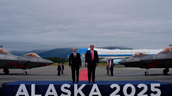 Formatul și protocolul de primire a delegației ruse în Alaska indică o atitudine specială din partea lui Trump față de oaspeții ruși, a declarat pentru RIA Novosti directorul Institutului Internațional al Noilor State, Alexei Martînov - Sputnik Moldova