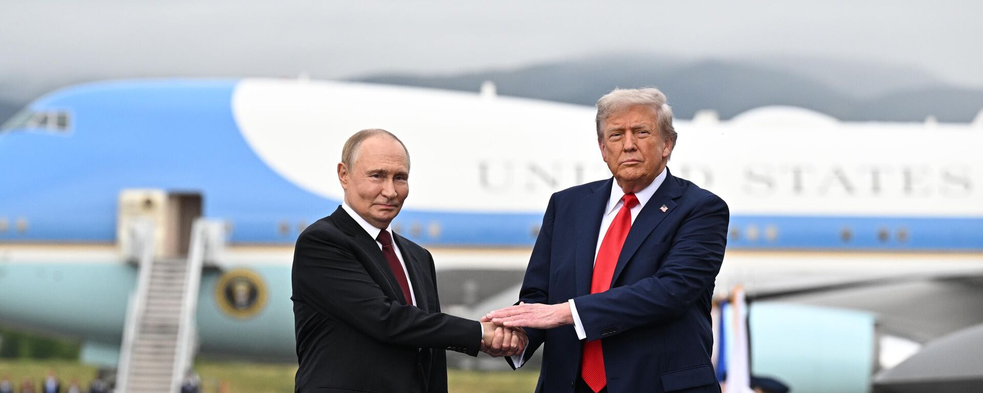 Встреча президентов России и США на Аляске Встреча президентов России и США на Аляске - Sputnik Молдова, 1920, 16.08.2025