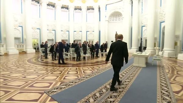 По возвращении из США Путин провёл совещание по итогам российско-американских переговоров, сообщает Кремль - Sputnik Молдова