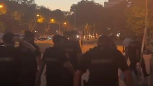 Protestatarii de astăzi din centrul Capitalei au încercat să instaleze un orășel de coturi pe care însă poliția l-a anihilat - Sputnik Moldova