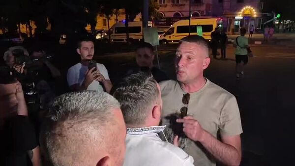 Палаточный городок оппозиции (ожидаемо) сносит полиция - Sputnik Молдова