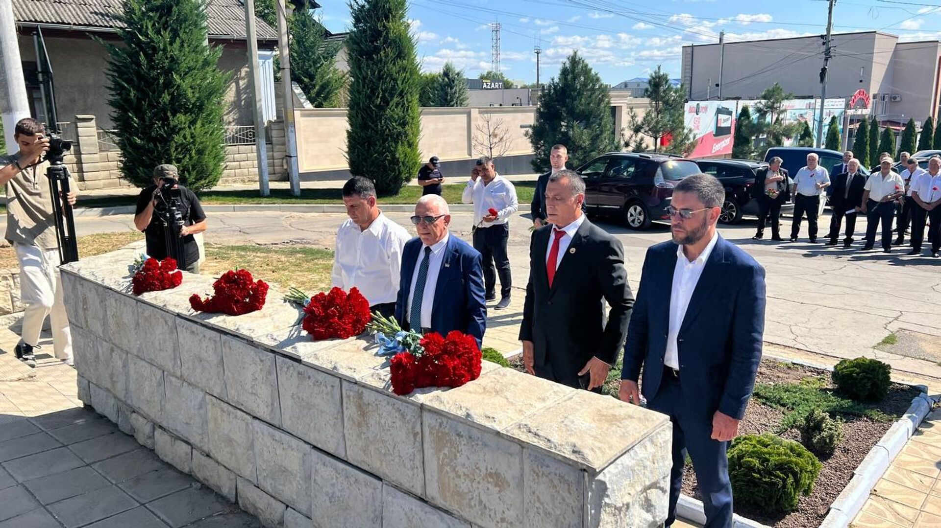 В честь Дня провозглашения Гагаузской Республики в Комрате прошла церемония возложения цветов на Аллее славы - Sputnik Молдова, 1920, 19.08.2025