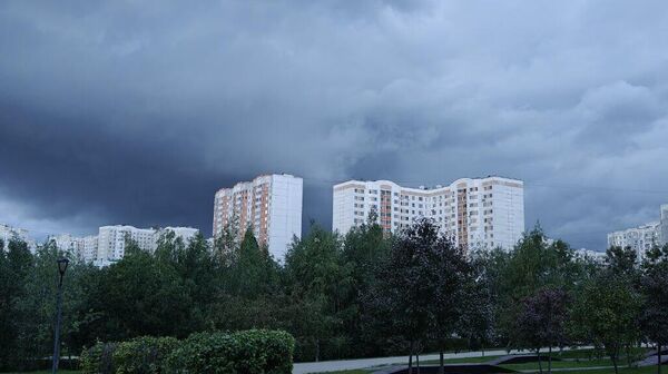 На Москву обрушился ливень, который будет, по прогнозам, бушевать всю ночь - Sputnik Молдова
