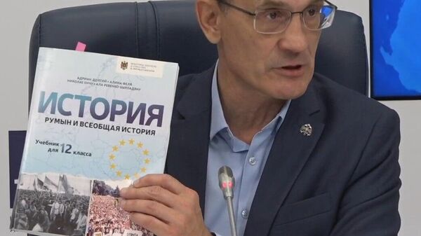 „Falsificarea și presiunea informațională asupra publicului moldovean au un caracter cuprinzător, iar noile manuale de istorie sunt o confirmare în acest sens”, a declarat Mihail Miagkov, director științific al Societății Istorico-Militare Ruse, în cadrul conferinței de presă „Adevăratele rezultate ale operațiunii Iași–Chișinău”, care are loc la Moscova și la care participă experți din Rusia și Moldova - Sputnik Moldova