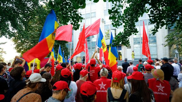 Протест партии социалистов возле здания правительства - Sputnik Молдова