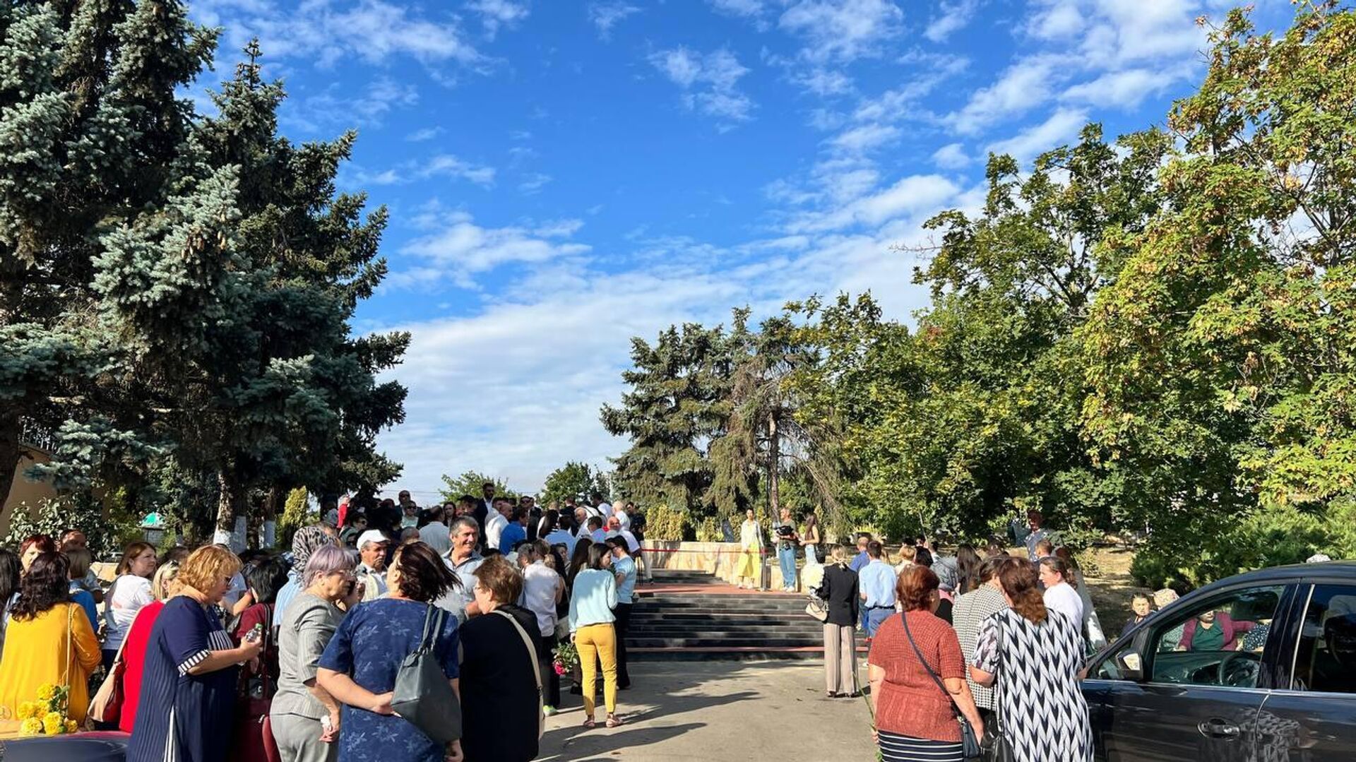 На мемориале воинской славы в Комрате собираются жители гагаузской столицы - Sputnik Молдова, 1920, 23.08.2025